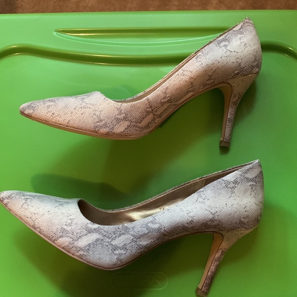 Snake print heels - Picture 2 of 3